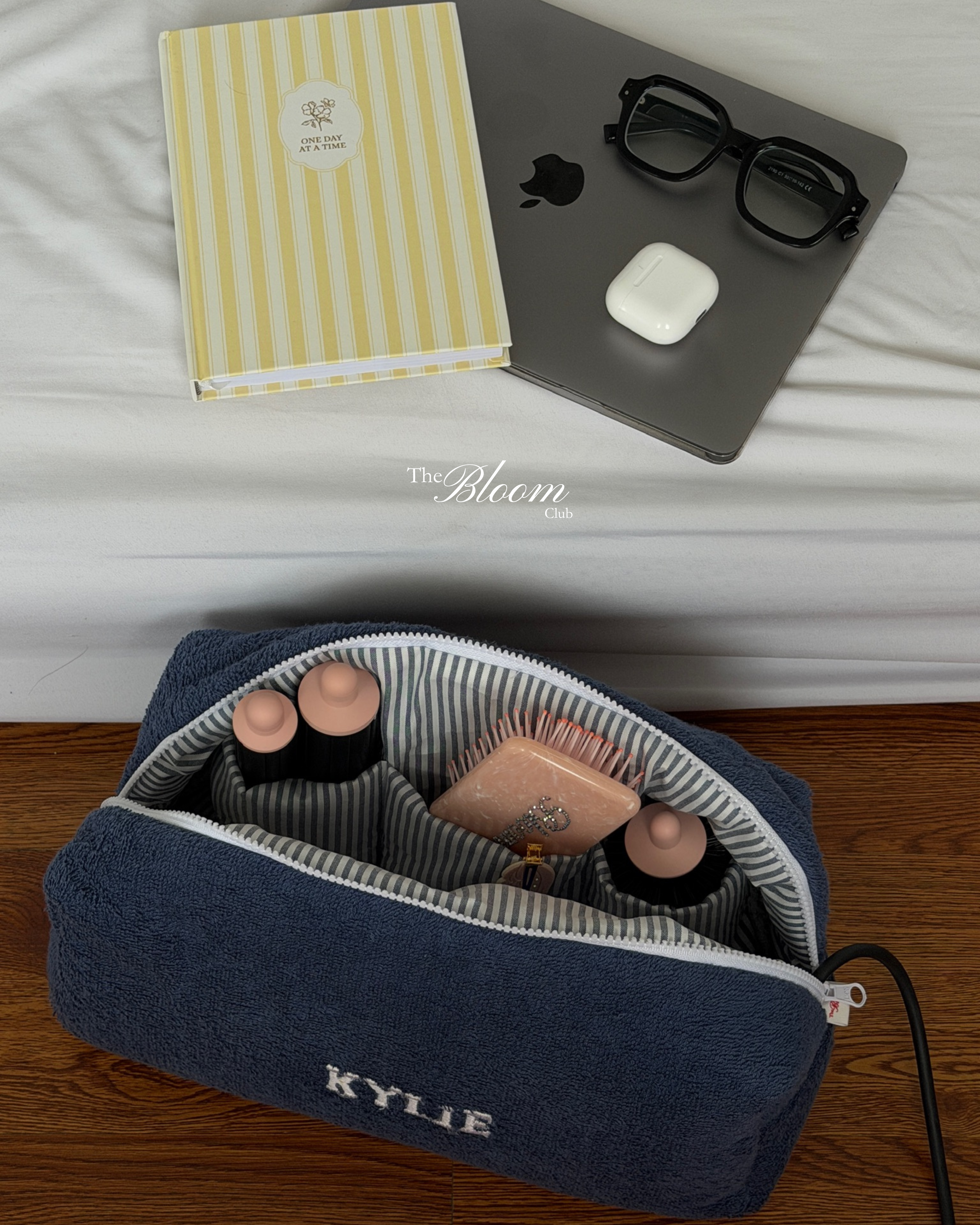 Essential Maxi Pouch She's from NYC